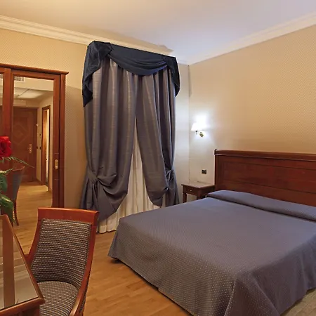 Montecarlo Ξενοδοχείο